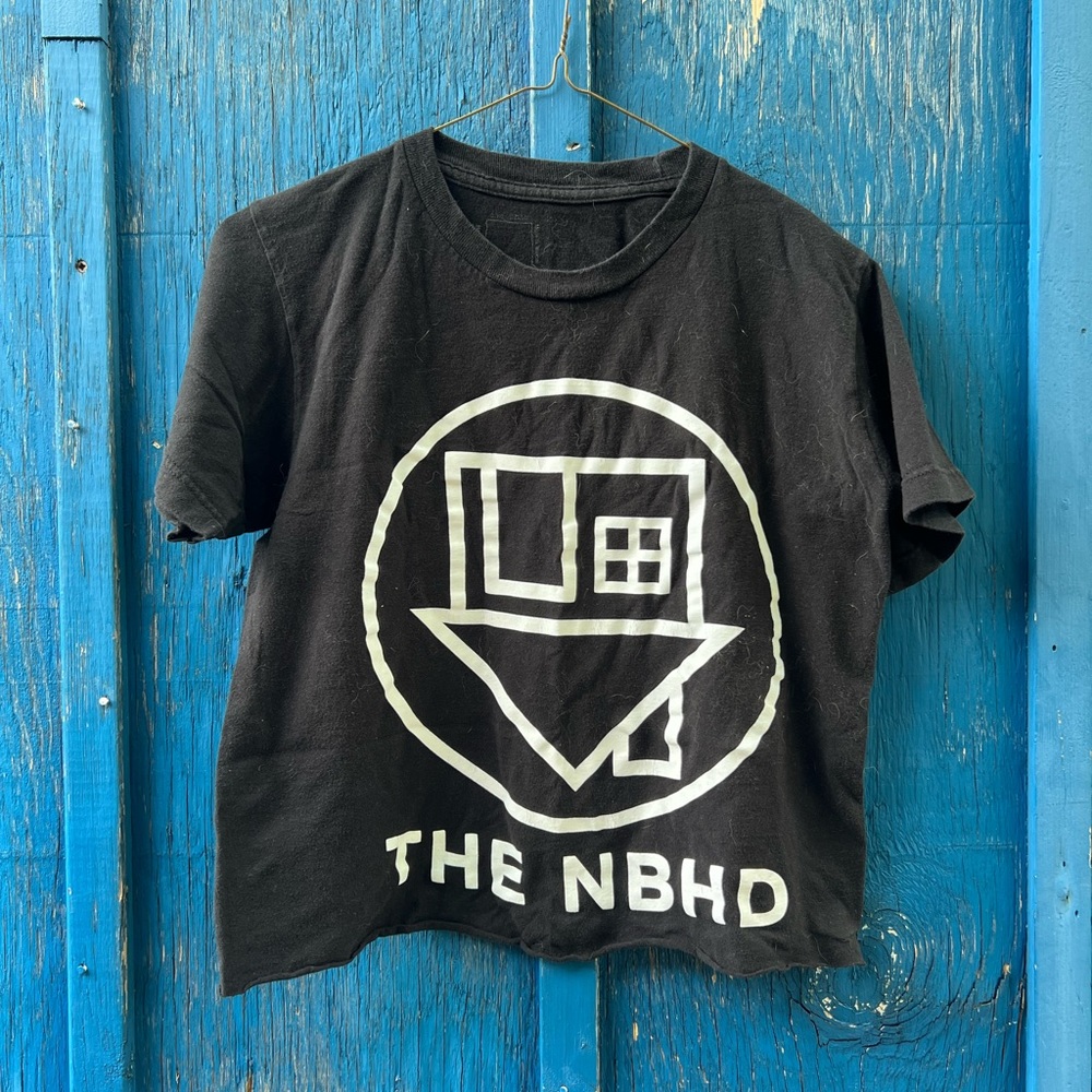 Cropped The Neighbourhood Hot Topic band t-shirt